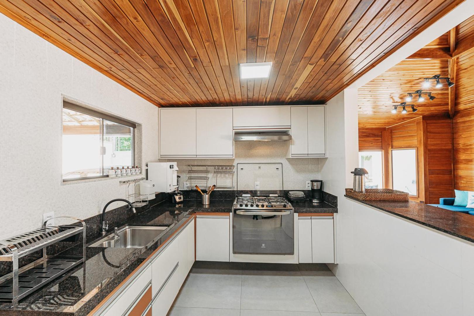 Casadecastelhanos, Quadra Do Mar De Castelhanos, 4 Suites Com Ar, Churrasqueira, Piscina, Hidromassagem, Cozinha Integrada Gourmet Ideal Para Familia E Amigos Anchieta  Bagian luar foto