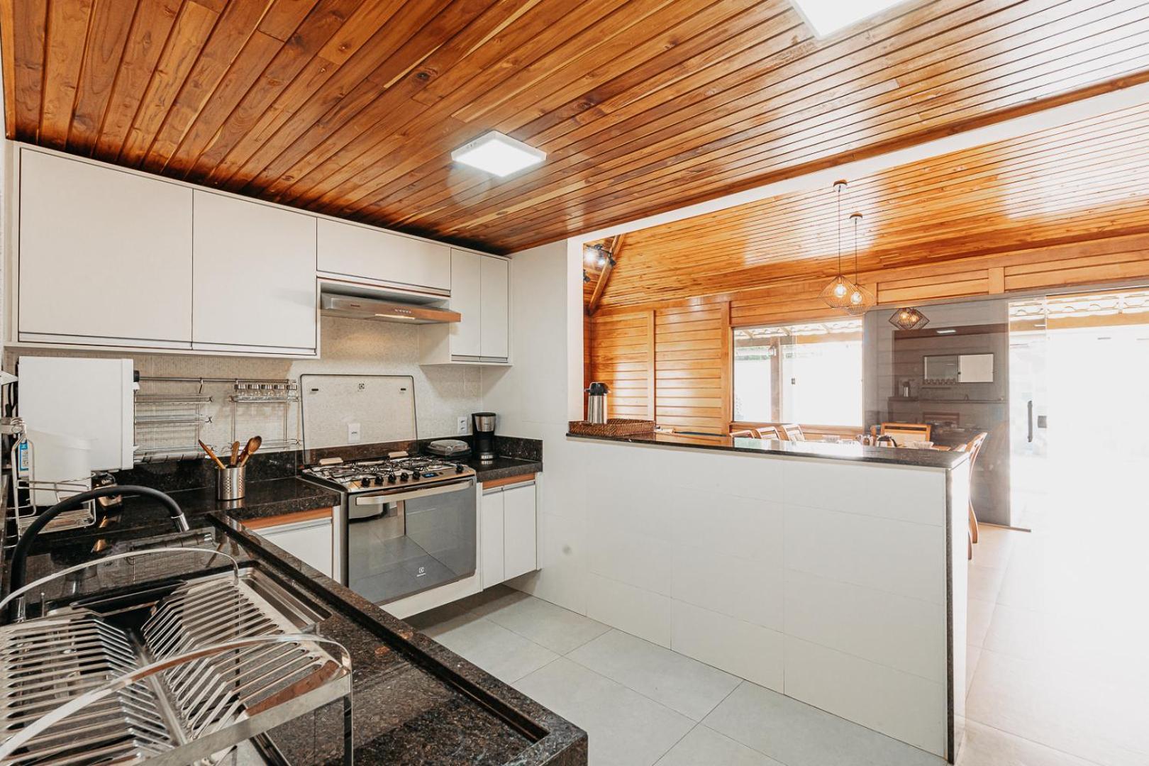Casadecastelhanos, Quadra Do Mar De Castelhanos, 4 Suites Com Ar, Churrasqueira, Piscina, Hidromassagem, Cozinha Integrada Gourmet Ideal Para Familia E Amigos Anchieta  Bagian luar foto