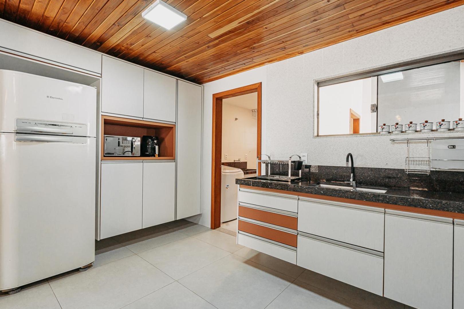 Casadecastelhanos, Quadra Do Mar De Castelhanos, 4 Suites Com Ar, Churrasqueira, Piscina, Hidromassagem, Cozinha Integrada Gourmet Ideal Para Familia E Amigos Anchieta  Bagian luar foto